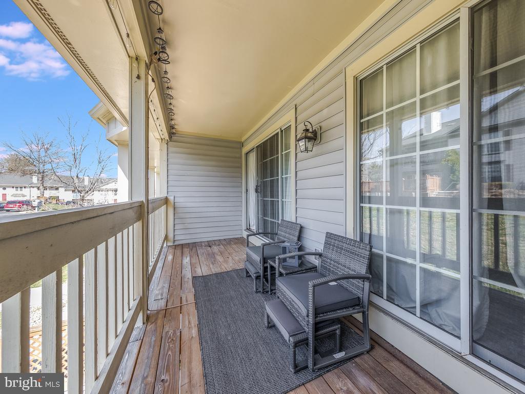 HAMPTON SQUARE CONDOMINIUMS - Residential