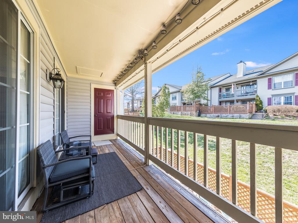 HAMPTON SQUARE CONDOMINIUMS - Residential