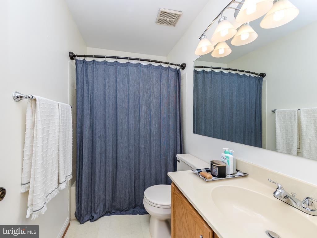 HAMPTON SQUARE CONDOMINIUMS - Residential