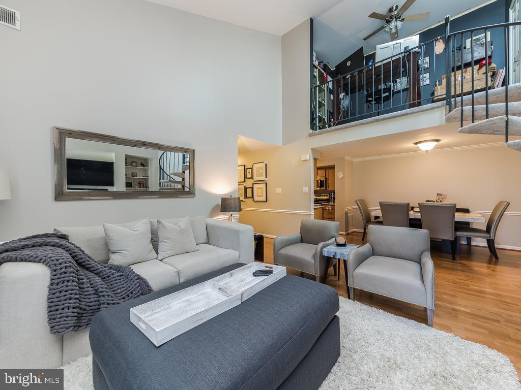 HAMPTON SQUARE CONDOMINIUMS - Residential