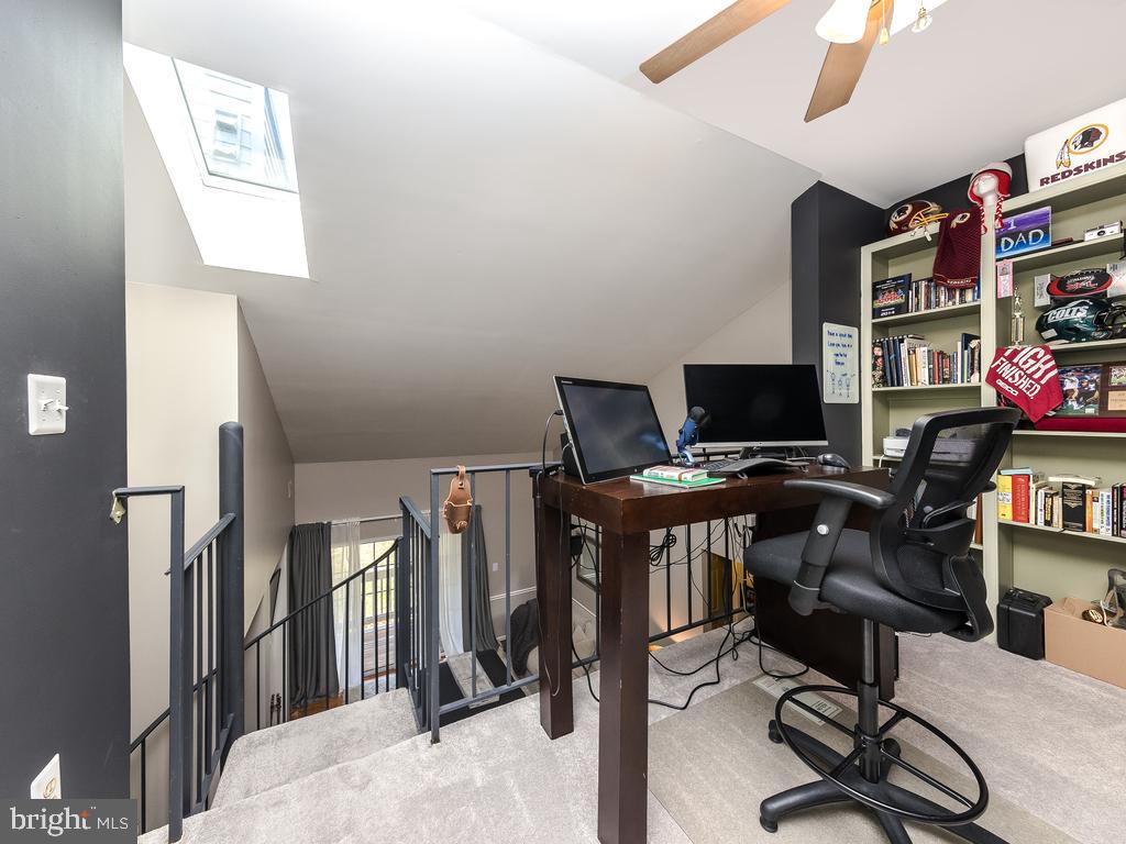 HAMPTON SQUARE CONDOMINIUMS - Residential