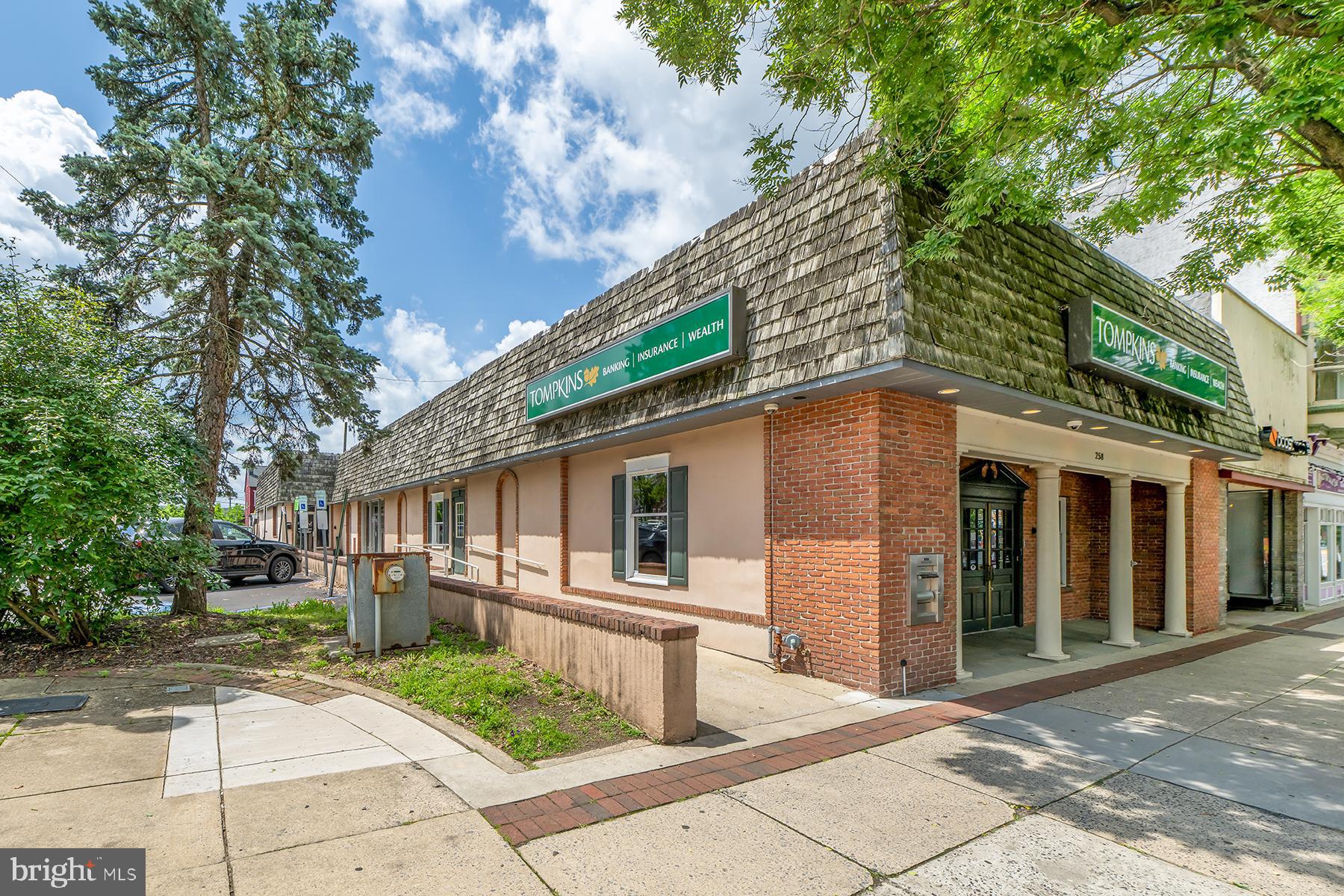 258 E HIGH STREET