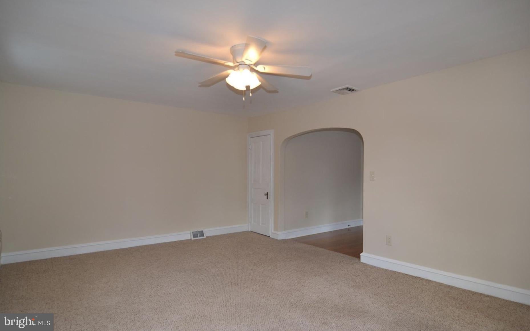 17 W SUMMIT AVENUE