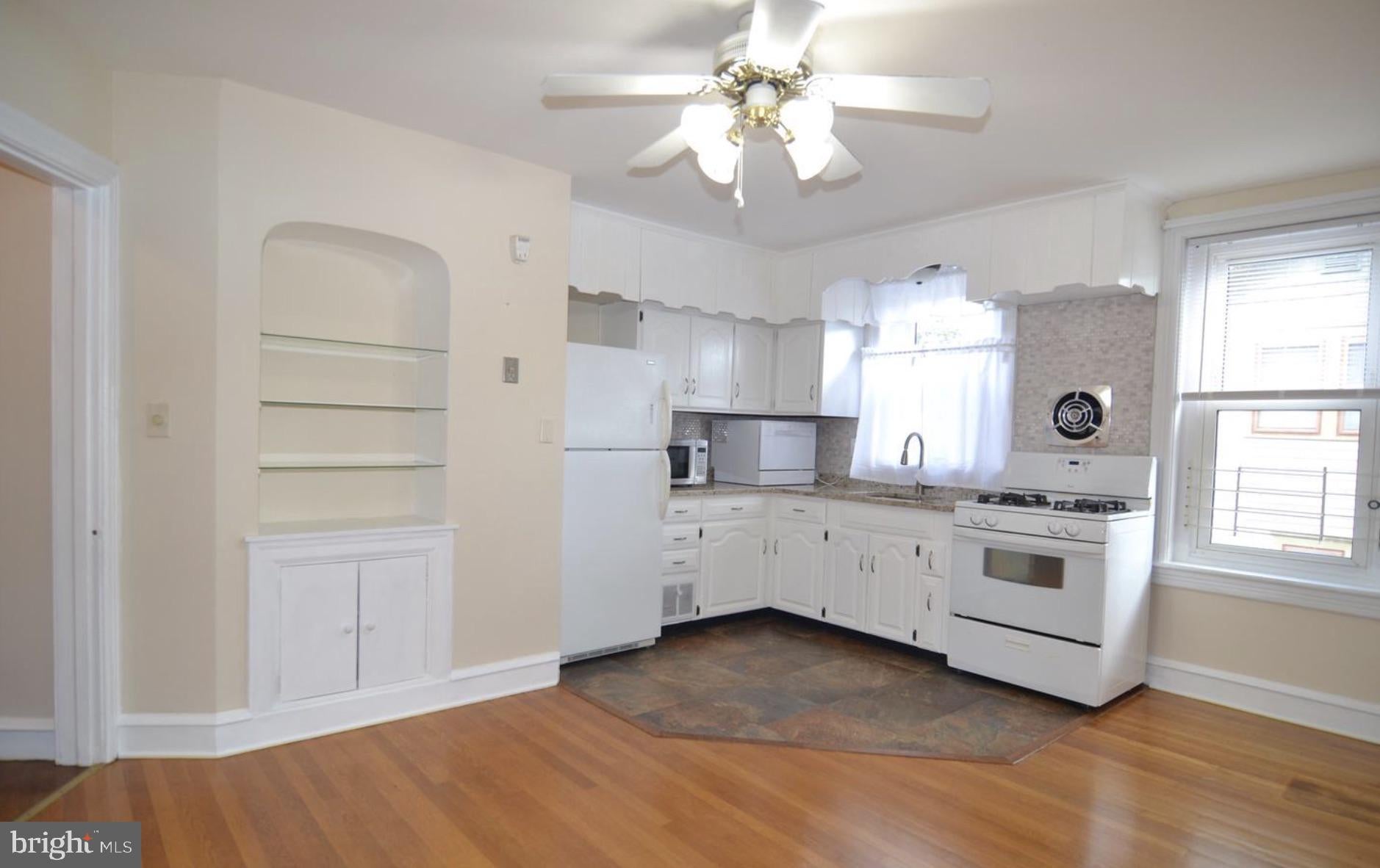 17 W SUMMIT AVENUE