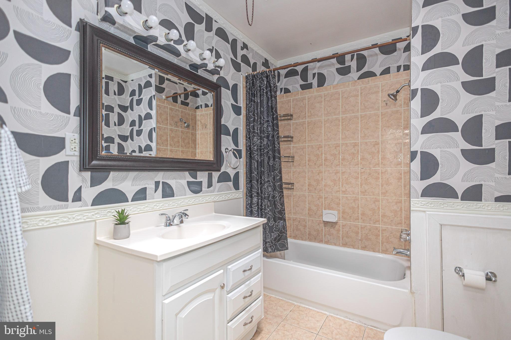 WEST OAK LANE - Residential