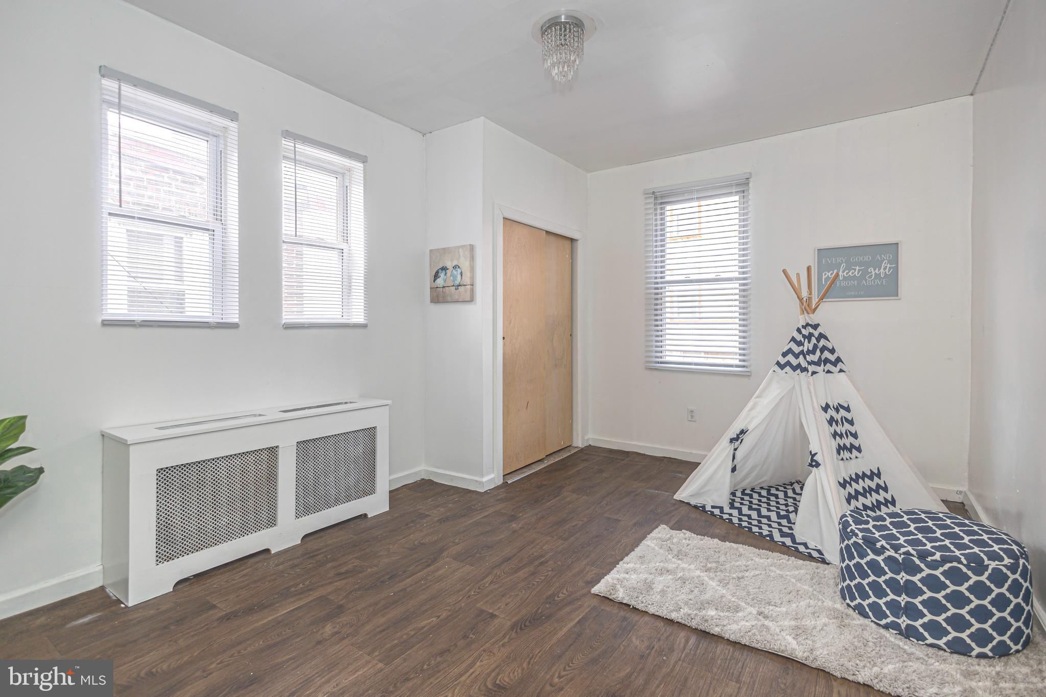 WEST OAK LANE - Residential