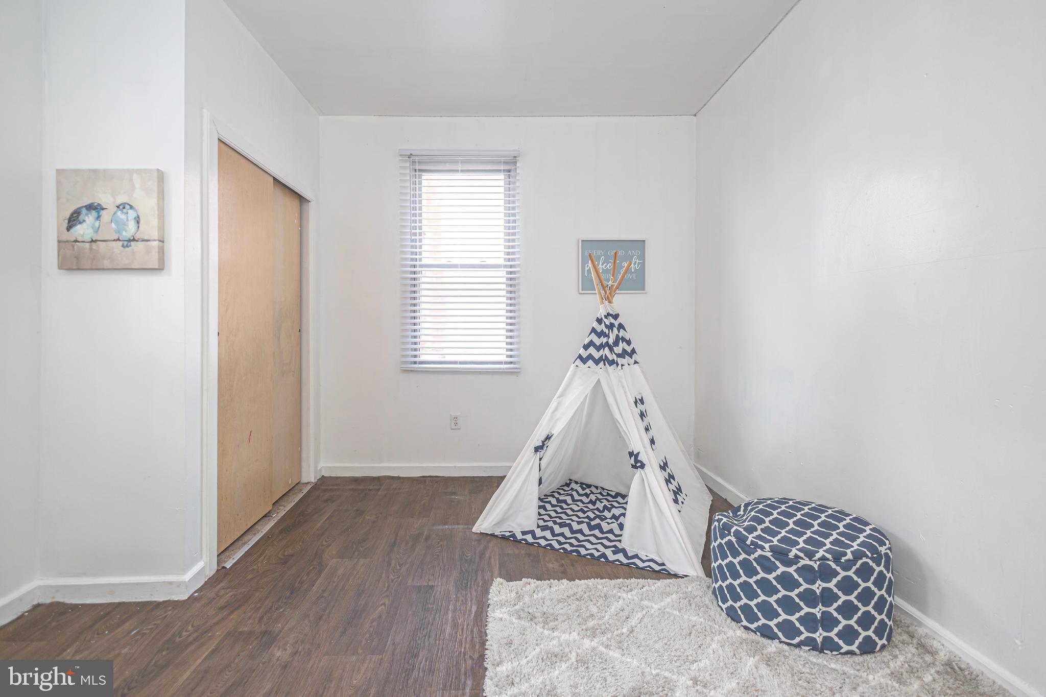 WEST OAK LANE - Residential