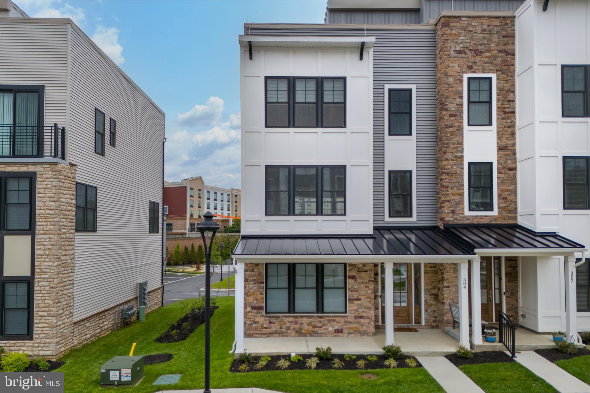 NEWTOWN WALK AT ELLIS PRESERVE - Residential