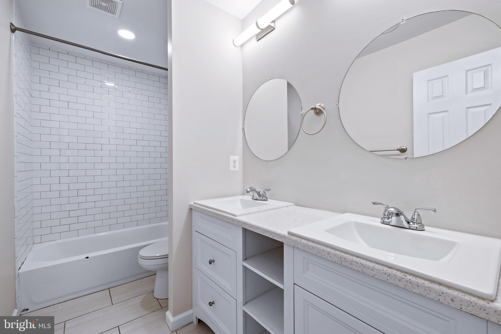 JOHNSTON SQUARE - Residential