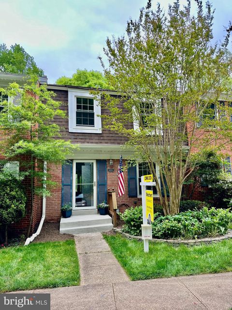 Photo of 5230 Lonsdale Drive, SPRINGFIELD, VA 22151 (MLS # VAFX2304638)