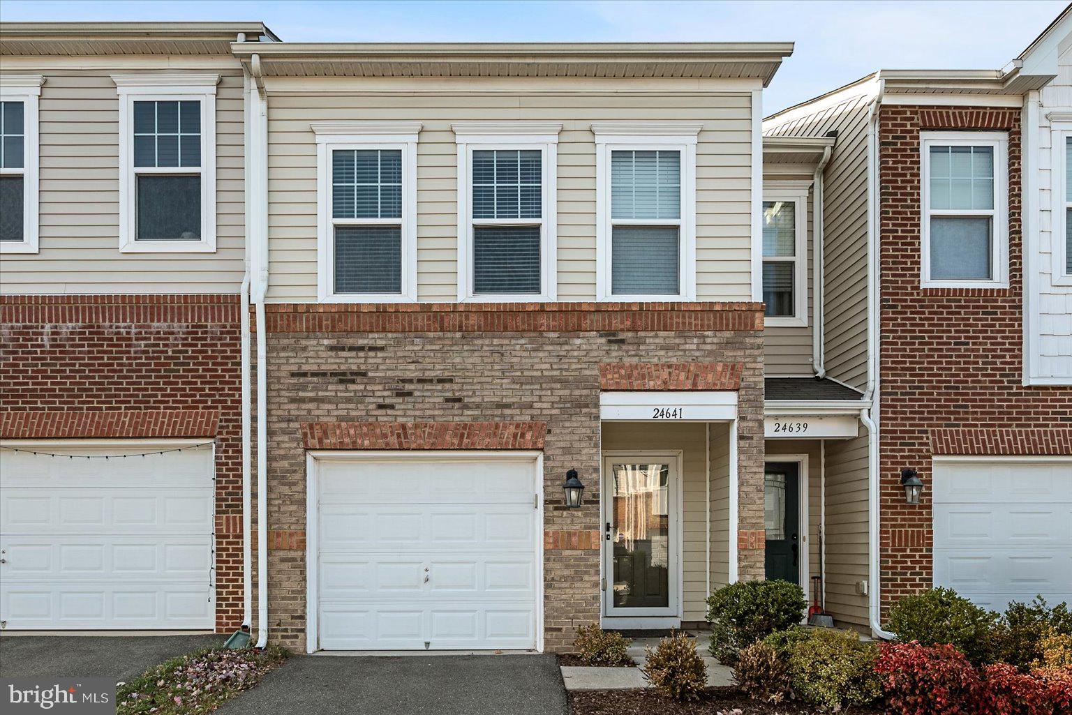 STONE RIDGE LANDBAY 5R - Residential Lease