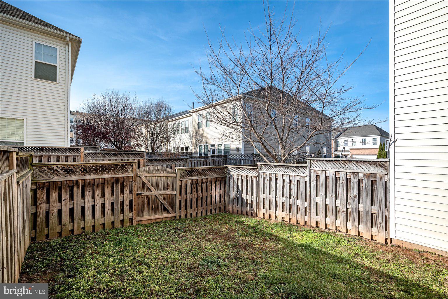 STONE RIDGE LANDBAY 5R - Residential Lease