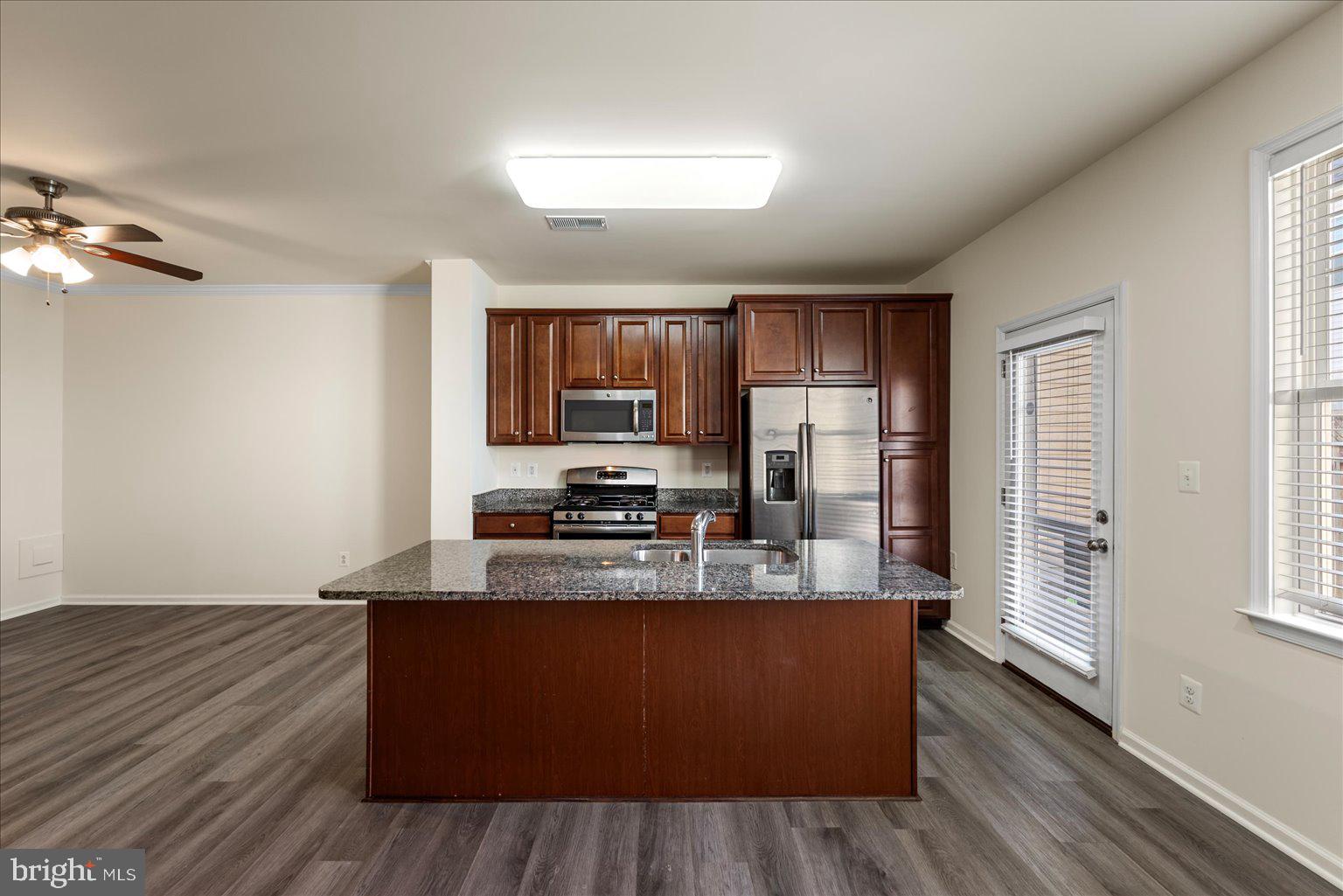 STONE RIDGE LANDBAY 5R - Residential Lease