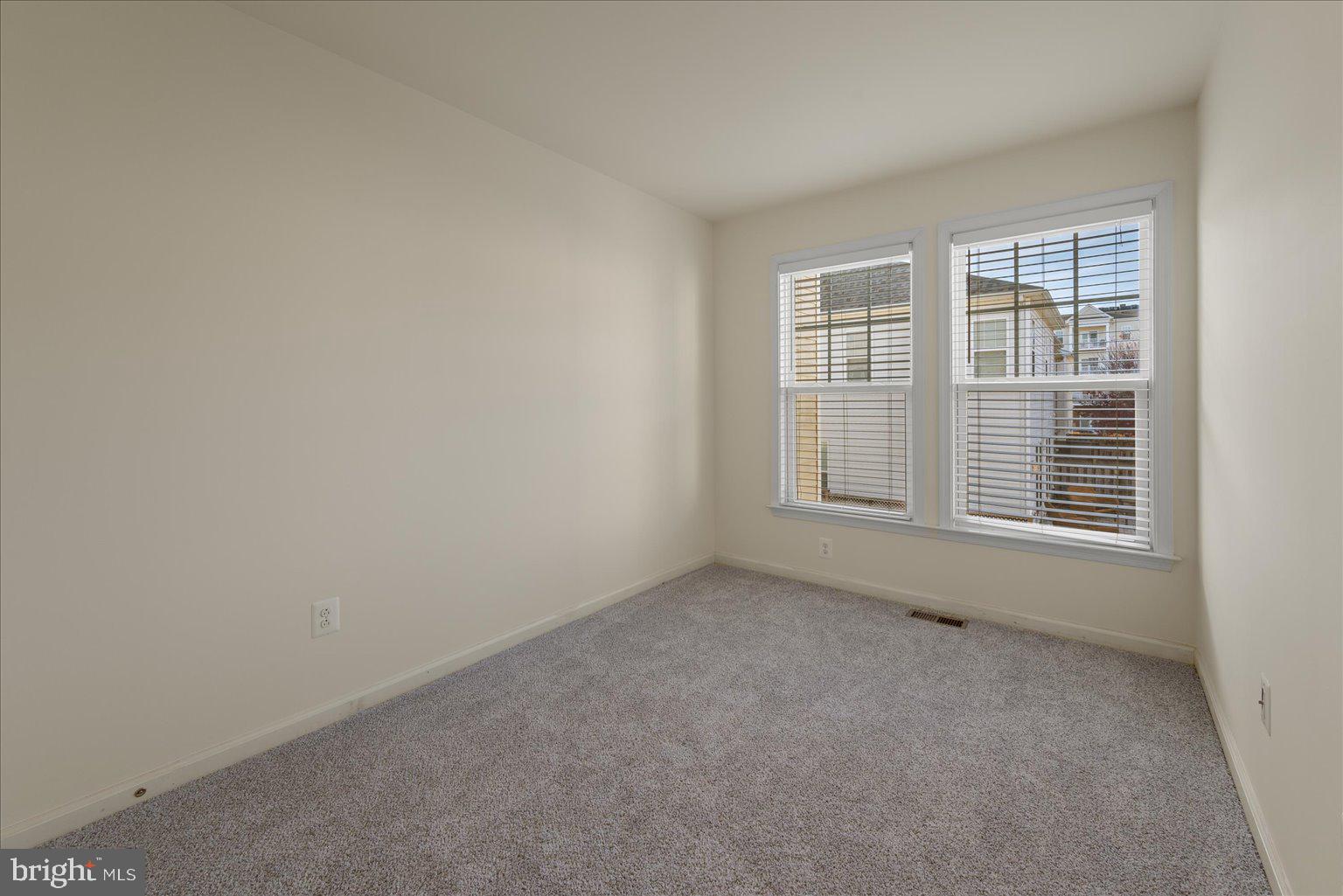 STONE RIDGE LANDBAY 5R - Residential Lease