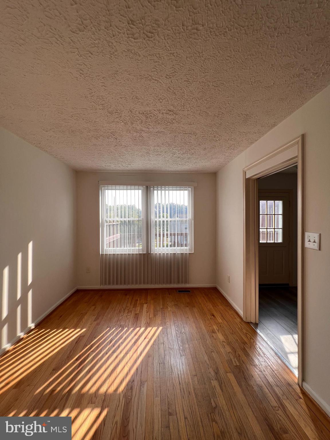 GUNNERS LAKE VILLAGE - Residential Lease