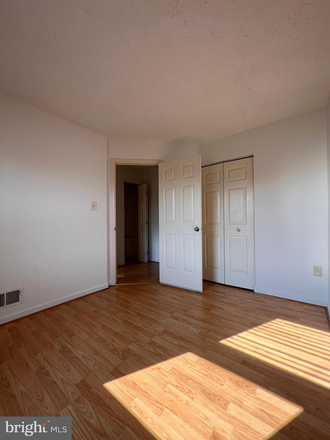 GUNNERS LAKE VILLAGE - Residential Lease