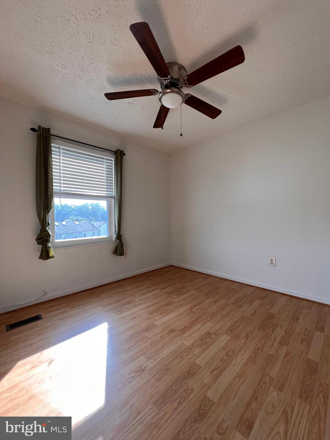 GUNNERS LAKE VILLAGE - Residential Lease