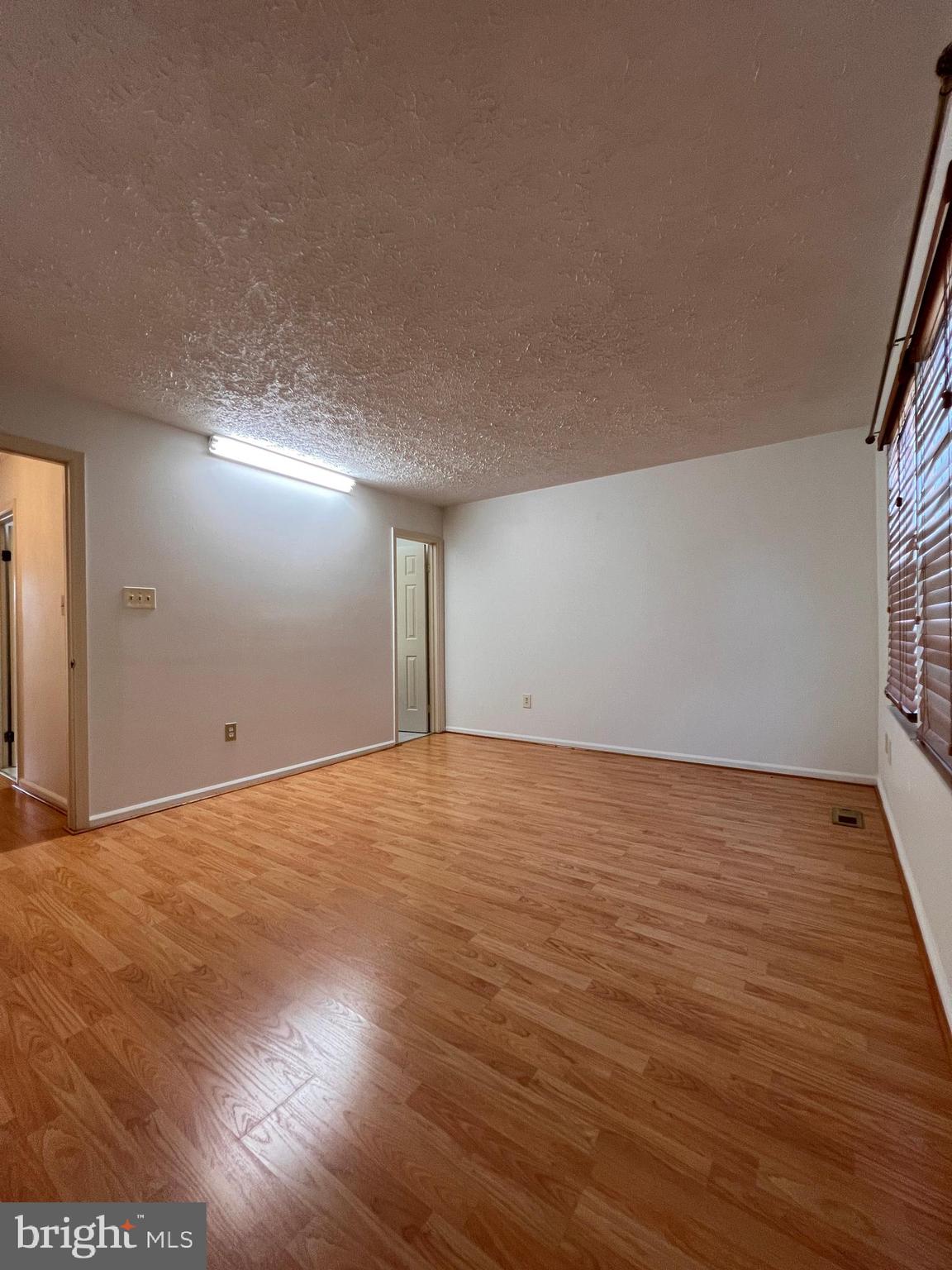 GUNNERS LAKE VILLAGE - Residential Lease