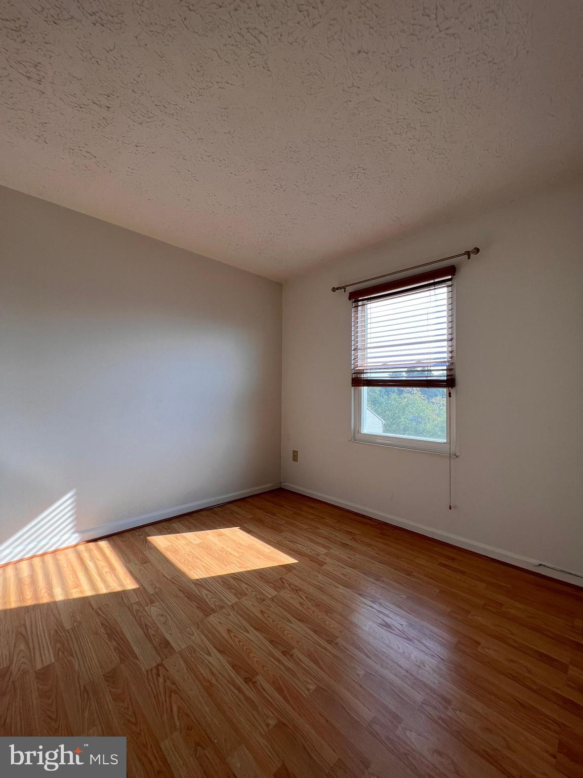 GUNNERS LAKE VILLAGE - Residential Lease