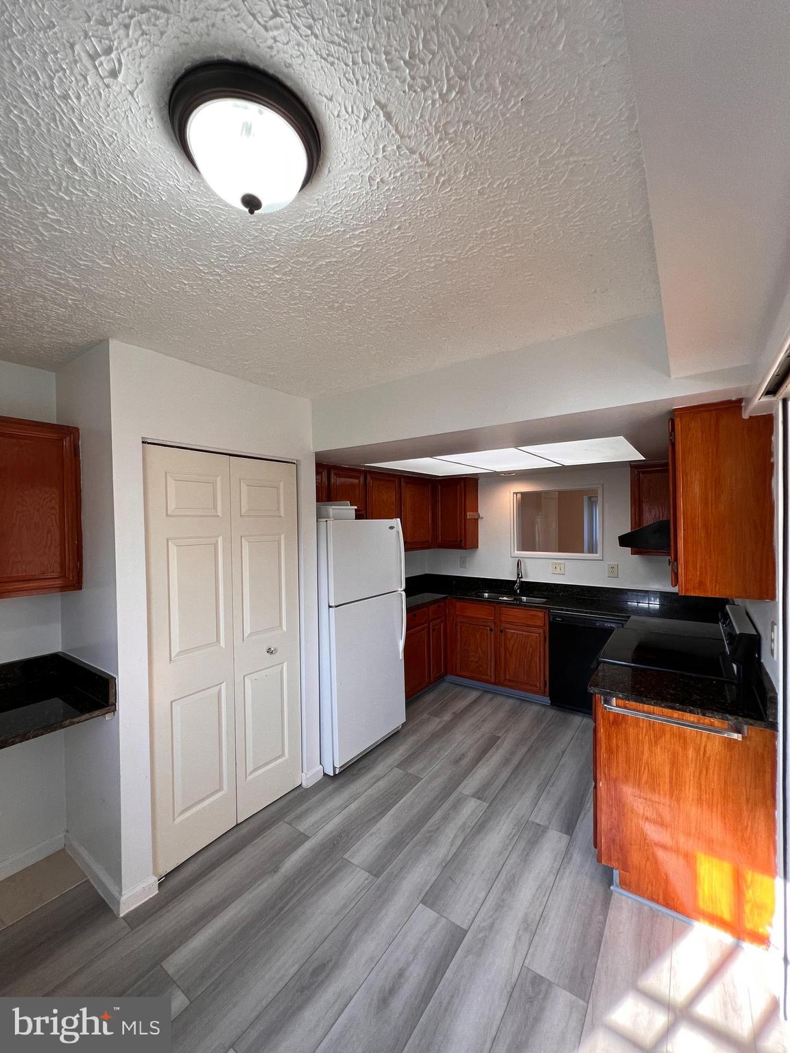 GUNNERS LAKE VILLAGE - Residential Lease