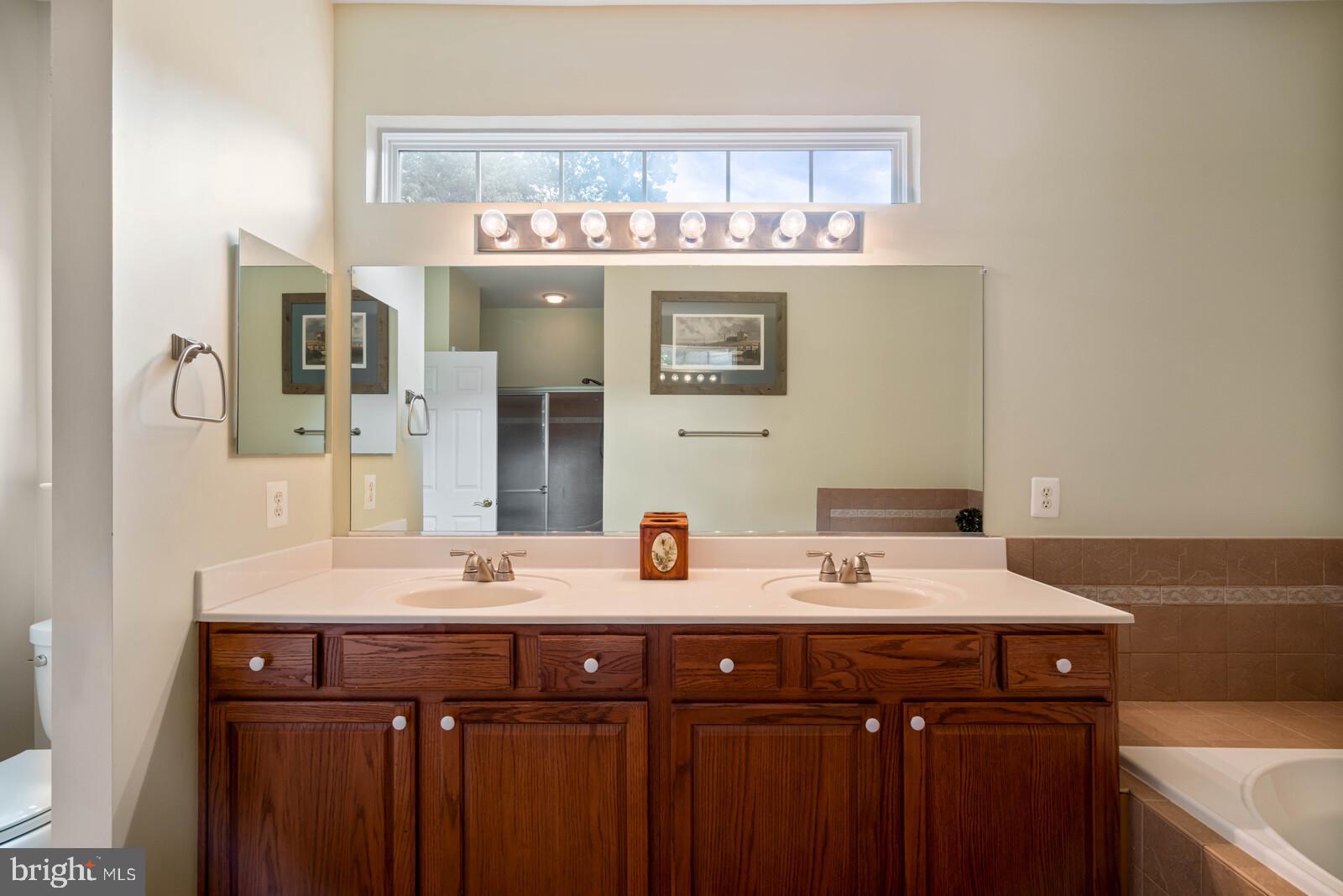 VINT HILL - Residential