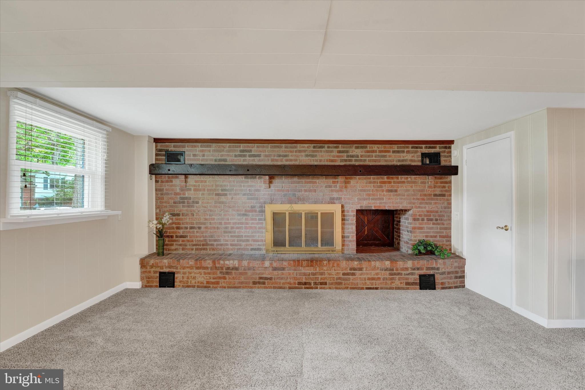 WHITEHALL - Residential