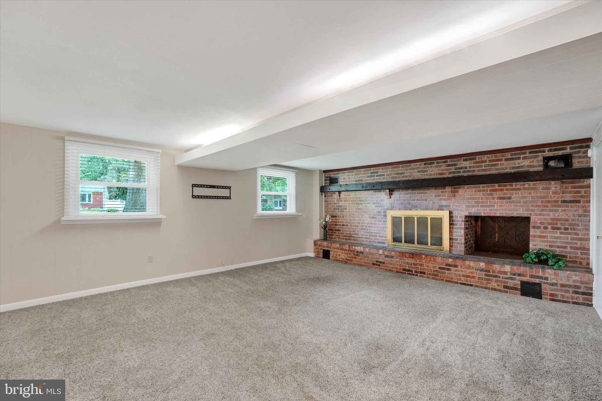 WHITEHALL - Residential