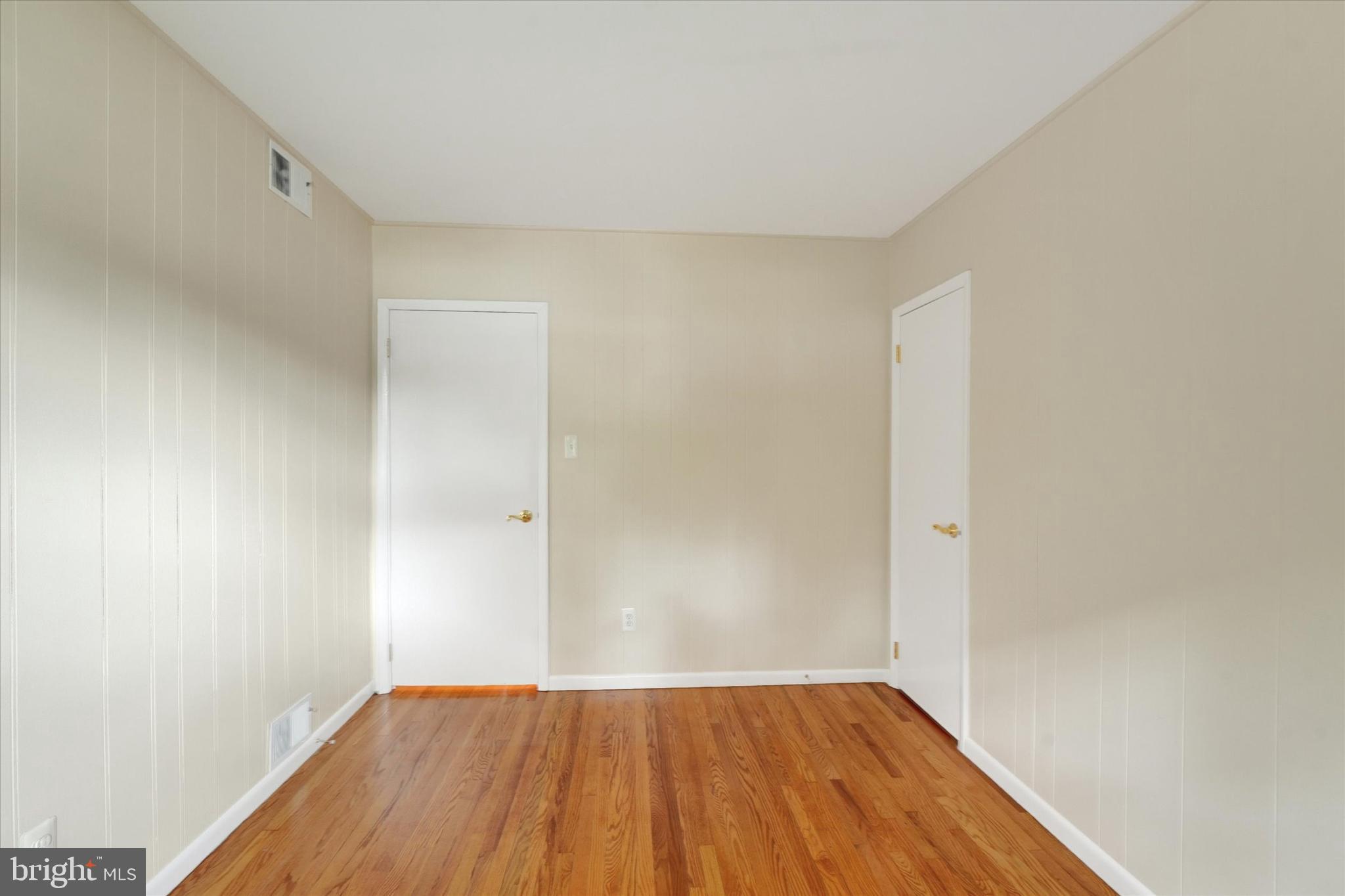 WHITEHALL - Residential