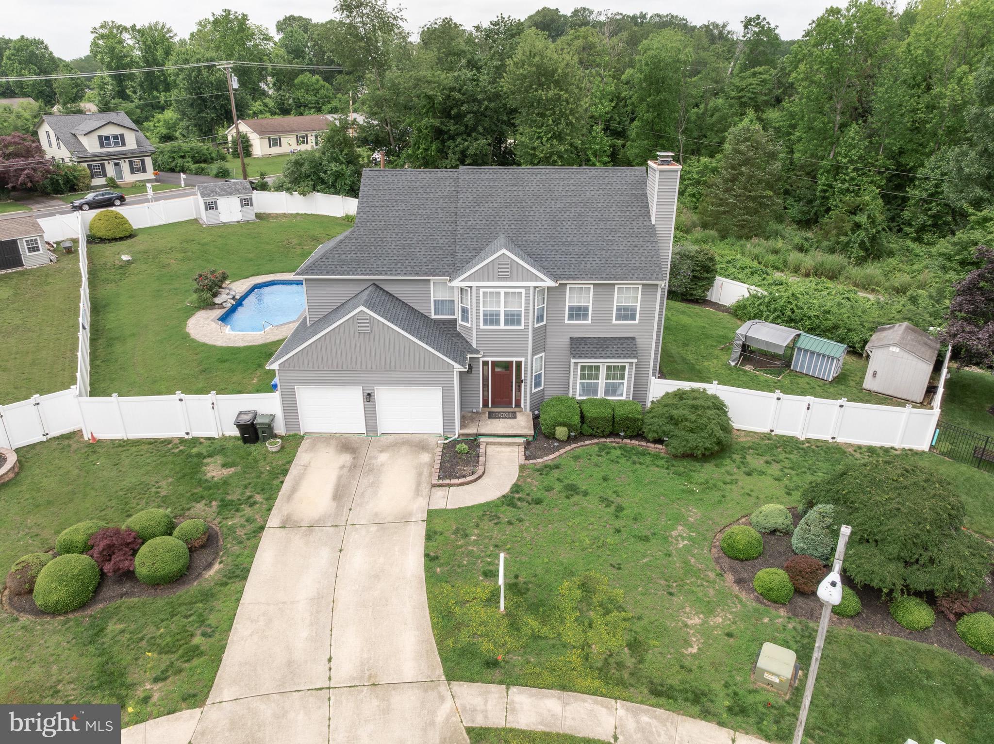 3 HOLLYBROOK COURT