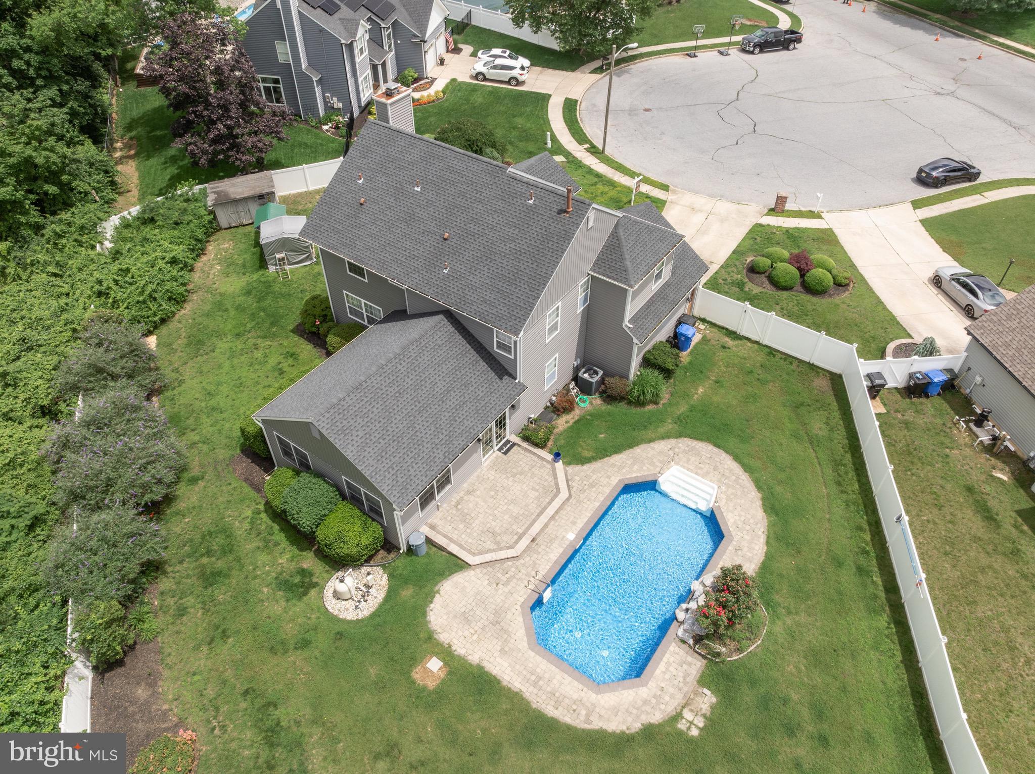 3 HOLLYBROOK COURT