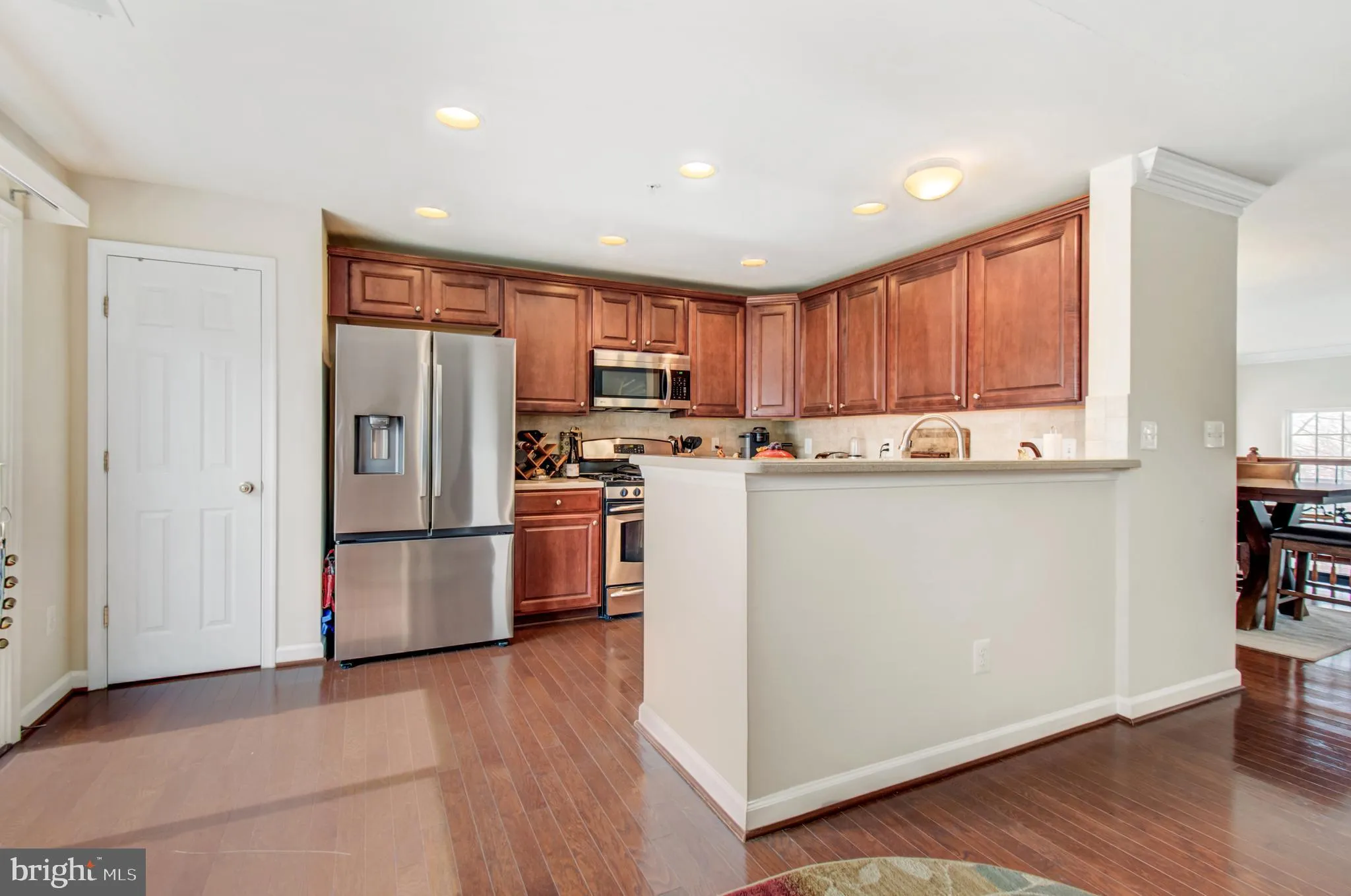 Fairfax, Virginia 22033, United States, 3 Bedrooms Bedrooms, ,3 BathroomsBathrooms,Residential,Pending,87737