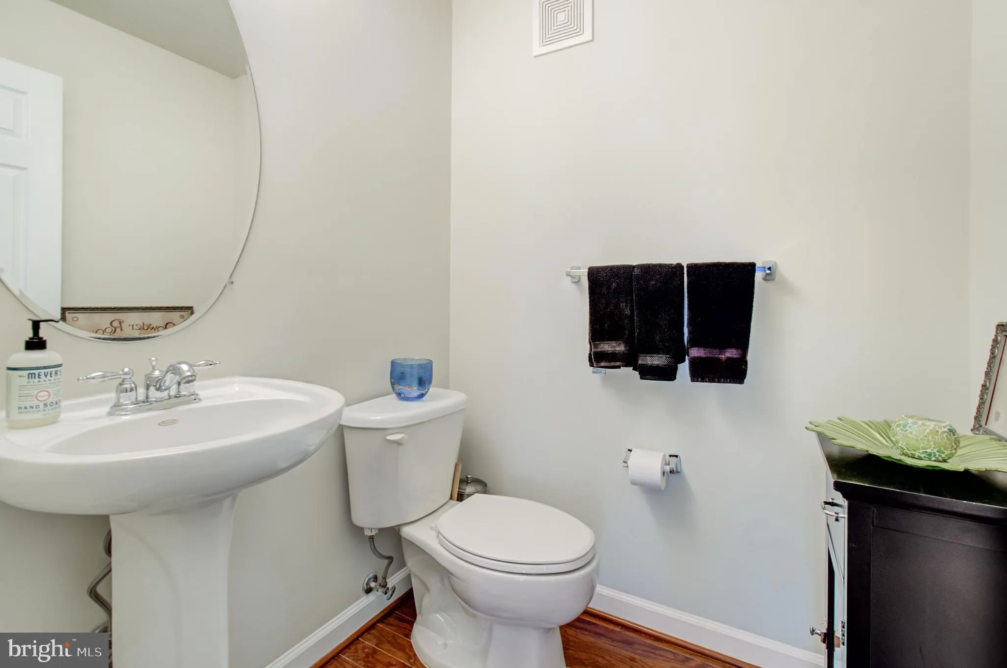 Fairfax, Virginia 22033, United States, 3 Bedrooms Bedrooms, ,3 BathroomsBathrooms,Residential,Pending,87737