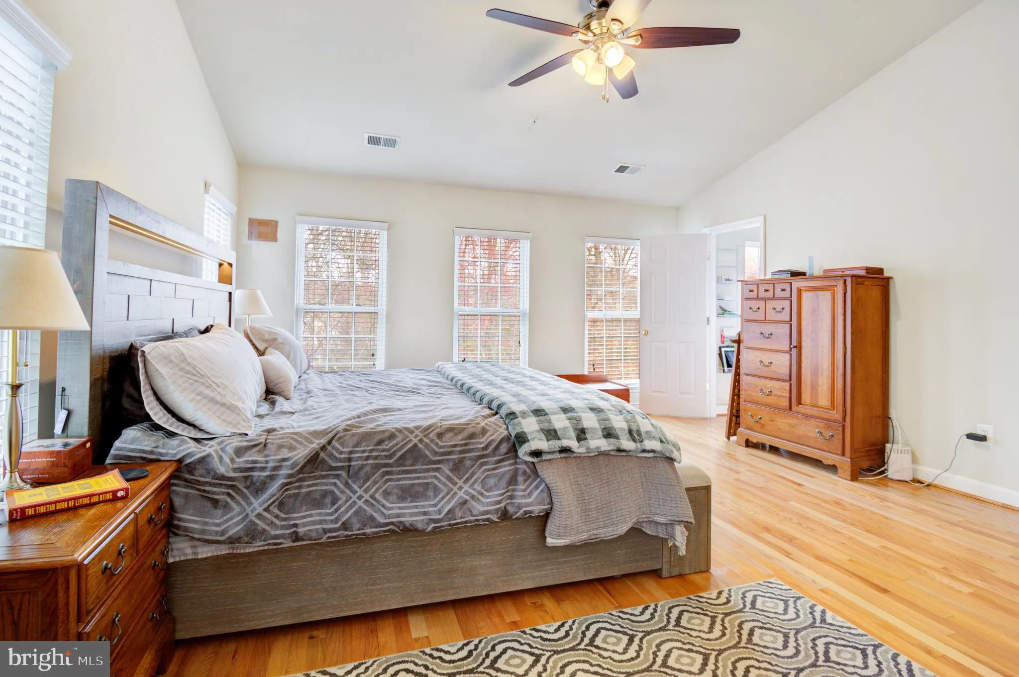 Fairfax, Virginia 22033, United States, 3 Bedrooms Bedrooms, ,3 BathroomsBathrooms,Residential,Pending,87737