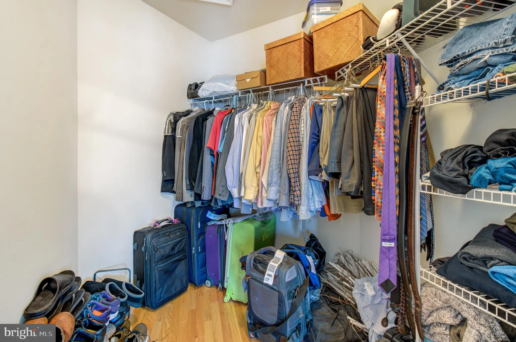 Fairfax, Virginia 22033, United States, 3 Bedrooms Bedrooms, ,3 BathroomsBathrooms,Residential,Pending,87737