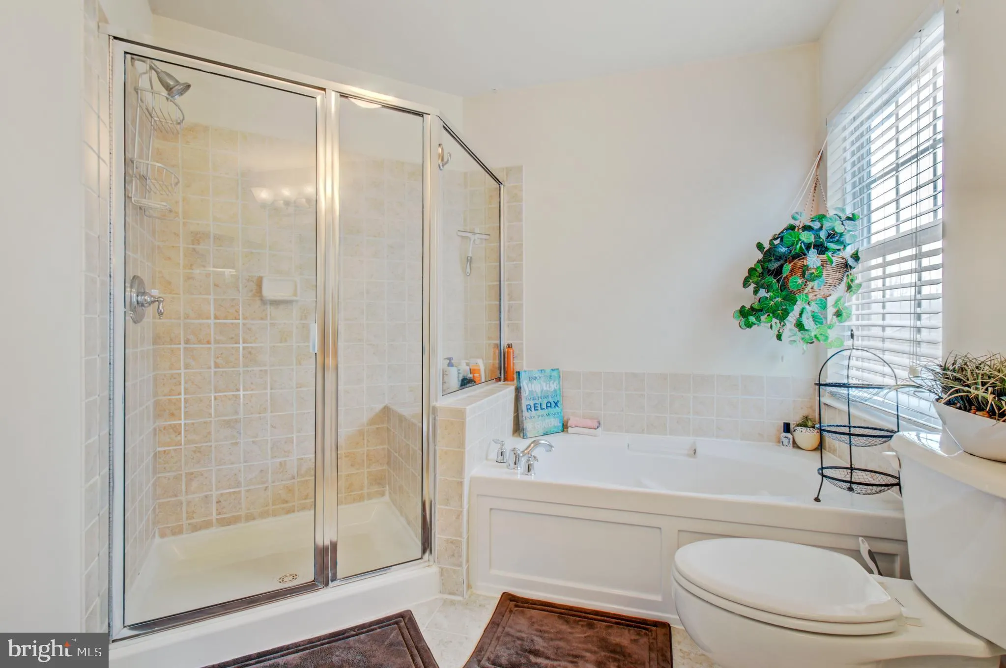 Fairfax, Virginia 22033, United States, 3 Bedrooms Bedrooms, ,3 BathroomsBathrooms,Residential,Pending,87737