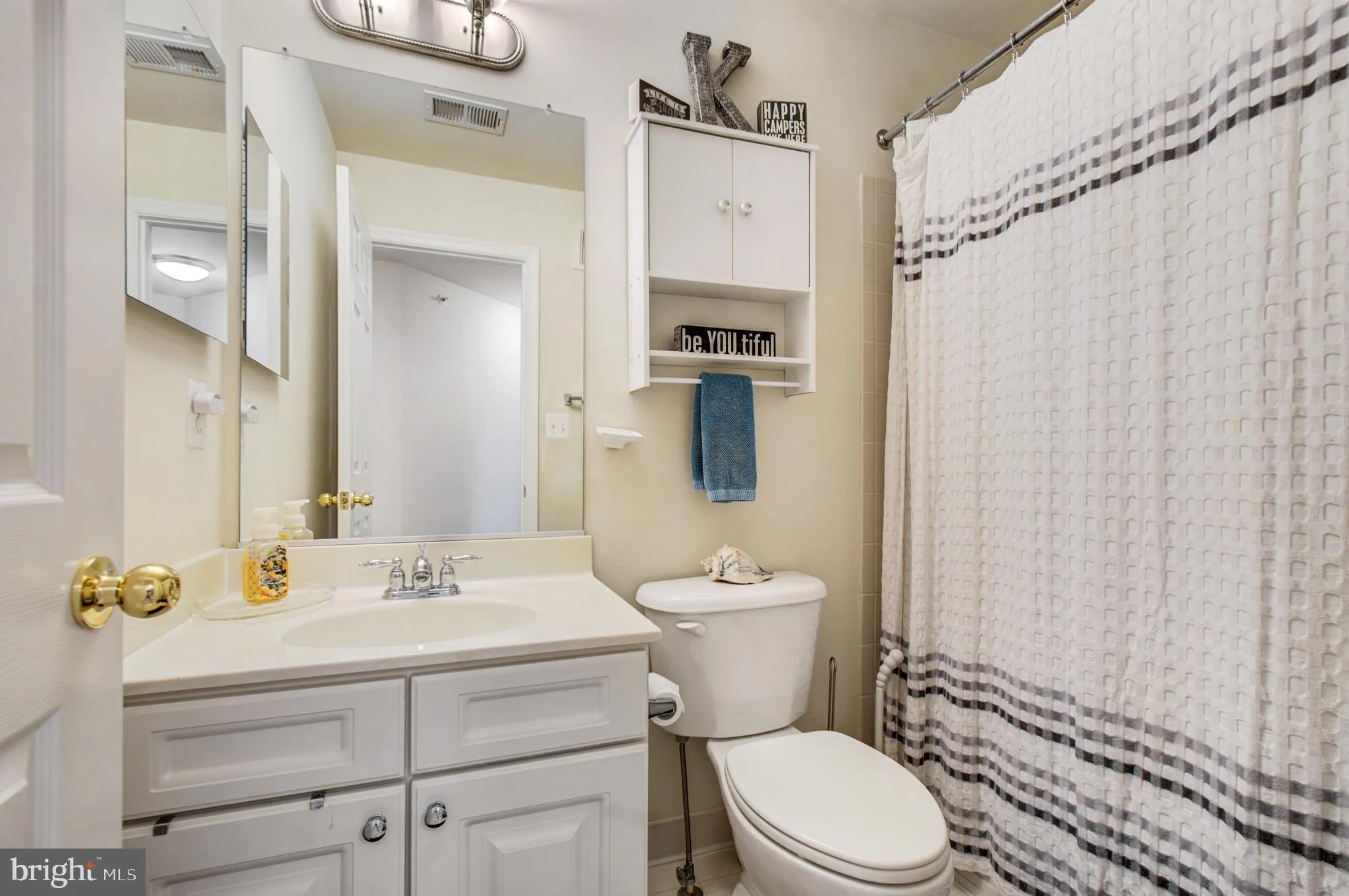 Fairfax, Virginia 22033, United States, 3 Bedrooms Bedrooms, ,3 BathroomsBathrooms,Residential,Pending,87737