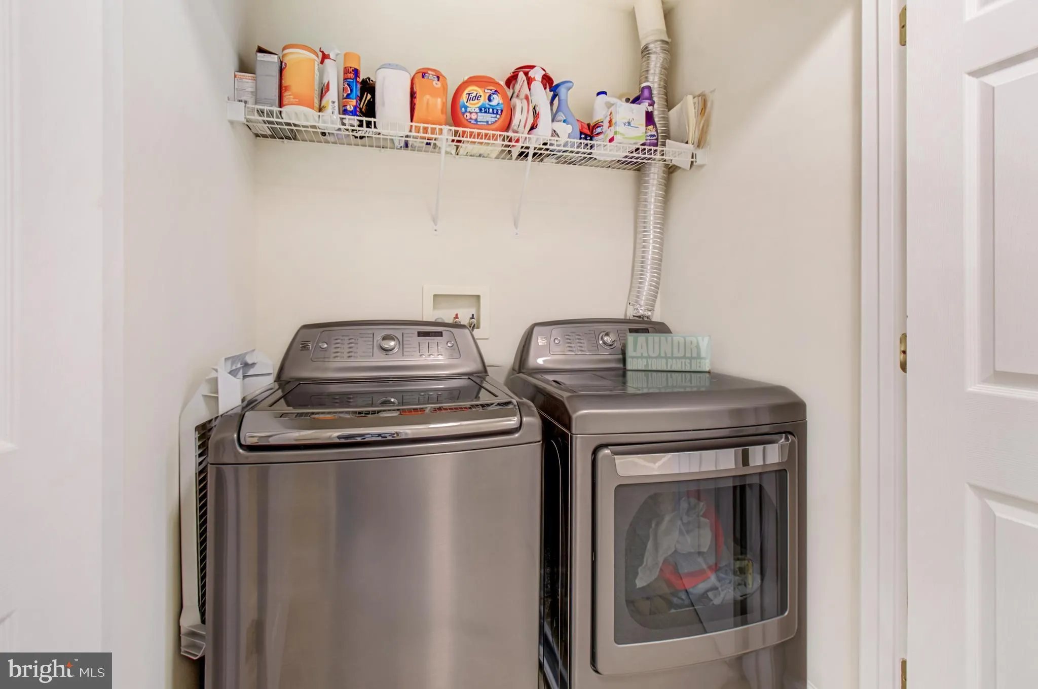 Fairfax, Virginia 22033, United States, 3 Bedrooms Bedrooms, ,3 BathroomsBathrooms,Residential,Pending,87737