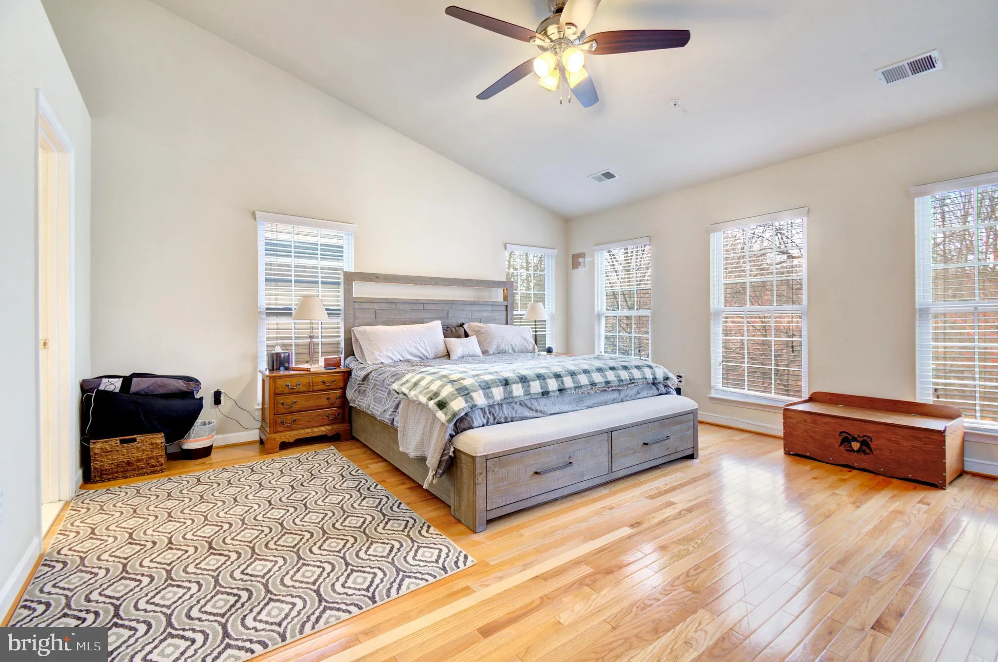 Fairfax, Virginia 22033, United States, 3 Bedrooms Bedrooms, ,3 BathroomsBathrooms,Residential,Pending,87737