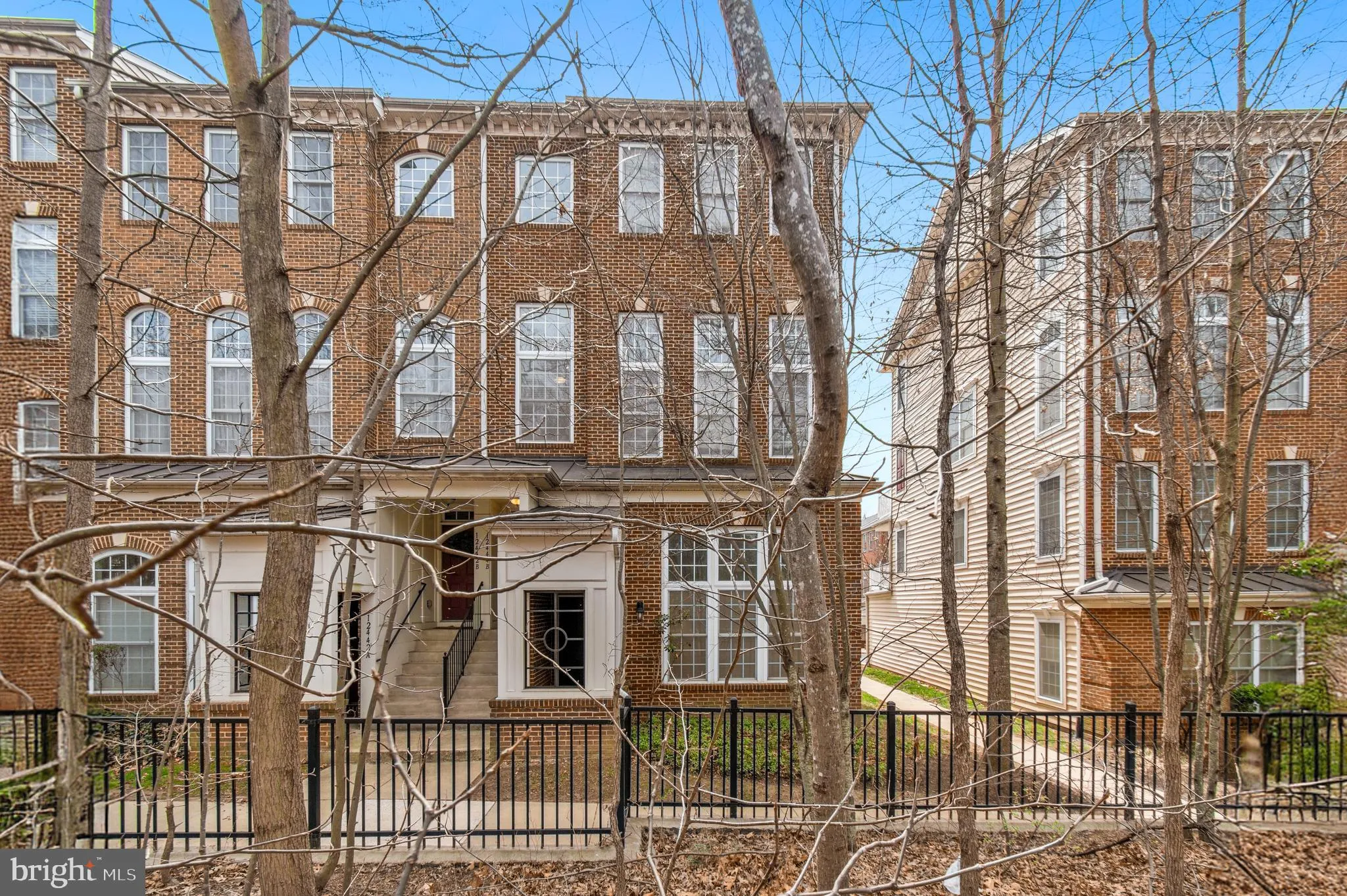 Fairfax, Virginia 22033, United States, 3 Bedrooms Bedrooms, ,3 BathroomsBathrooms,Residential,Pending,87737