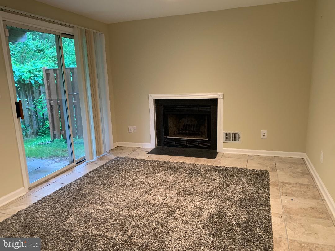 ROLLING RIDGE - Residential Lease