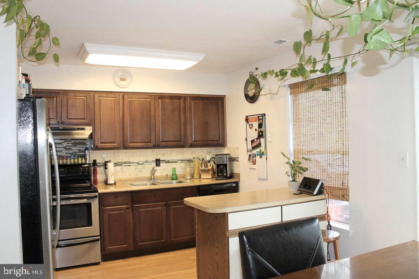 ROLLING RIDGE - Residential Lease