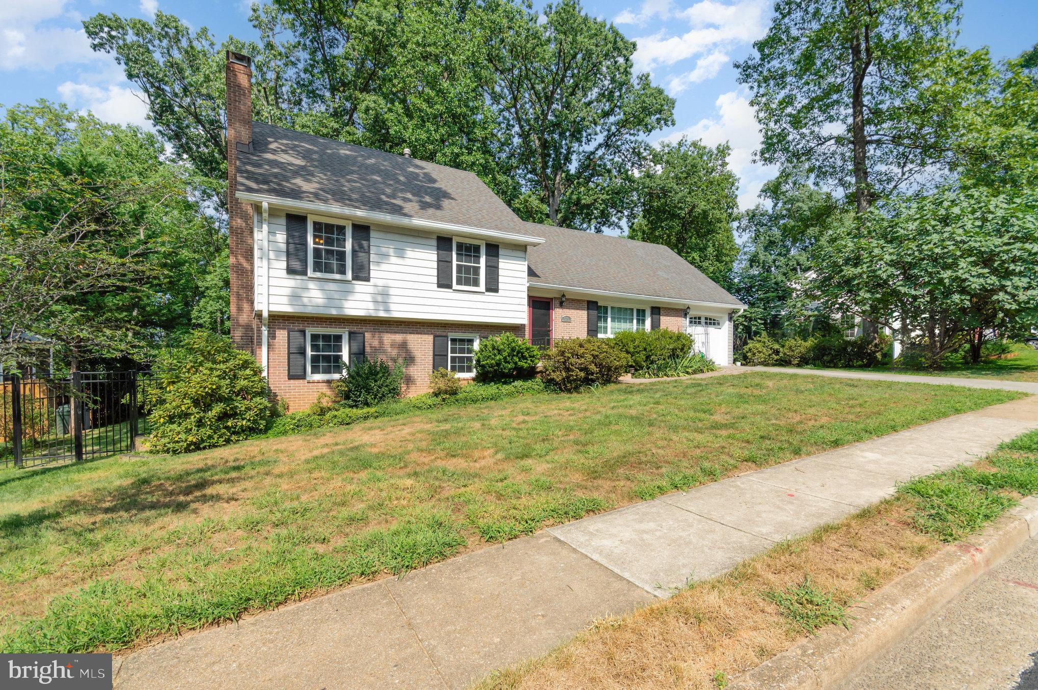 519 WOODLAND COURT NW