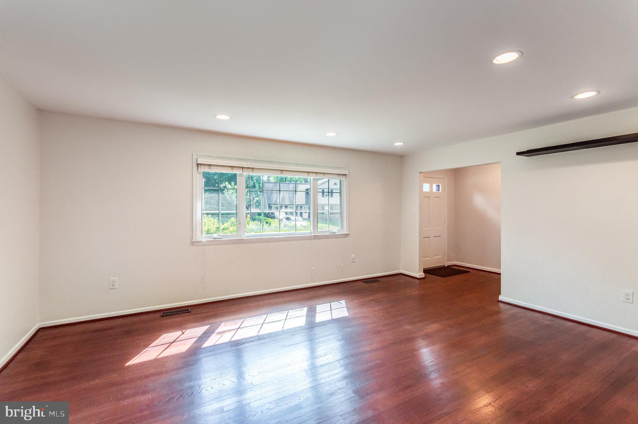 519 WOODLAND COURT NW