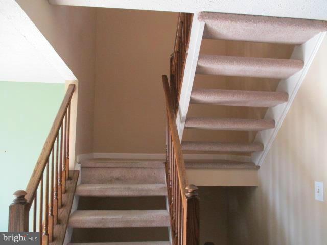 LAUREL WOODS - Residential