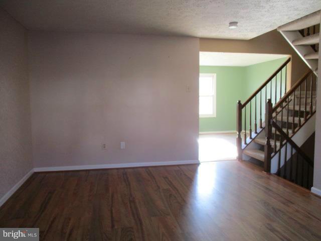 LAUREL WOODS - Residential