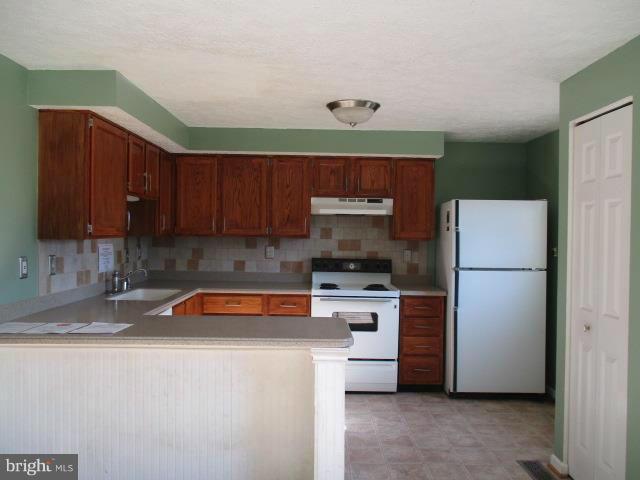 LAUREL WOODS - Residential