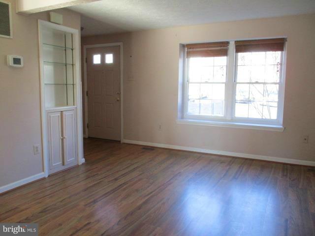 LAUREL WOODS - Residential