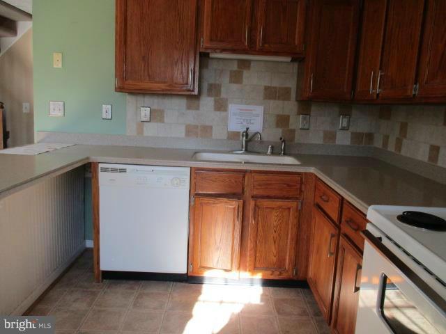 LAUREL WOODS - Residential