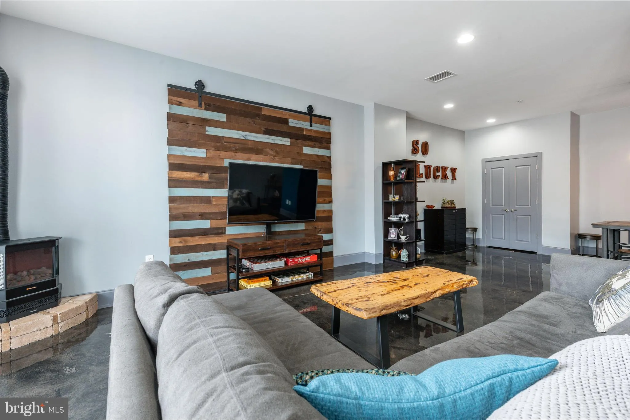 Philadelphia, Pennsylvania 19130, United States, 2 Bedrooms Bedrooms, ,3 BathroomsBathrooms,Residential,Coming Soon,242957