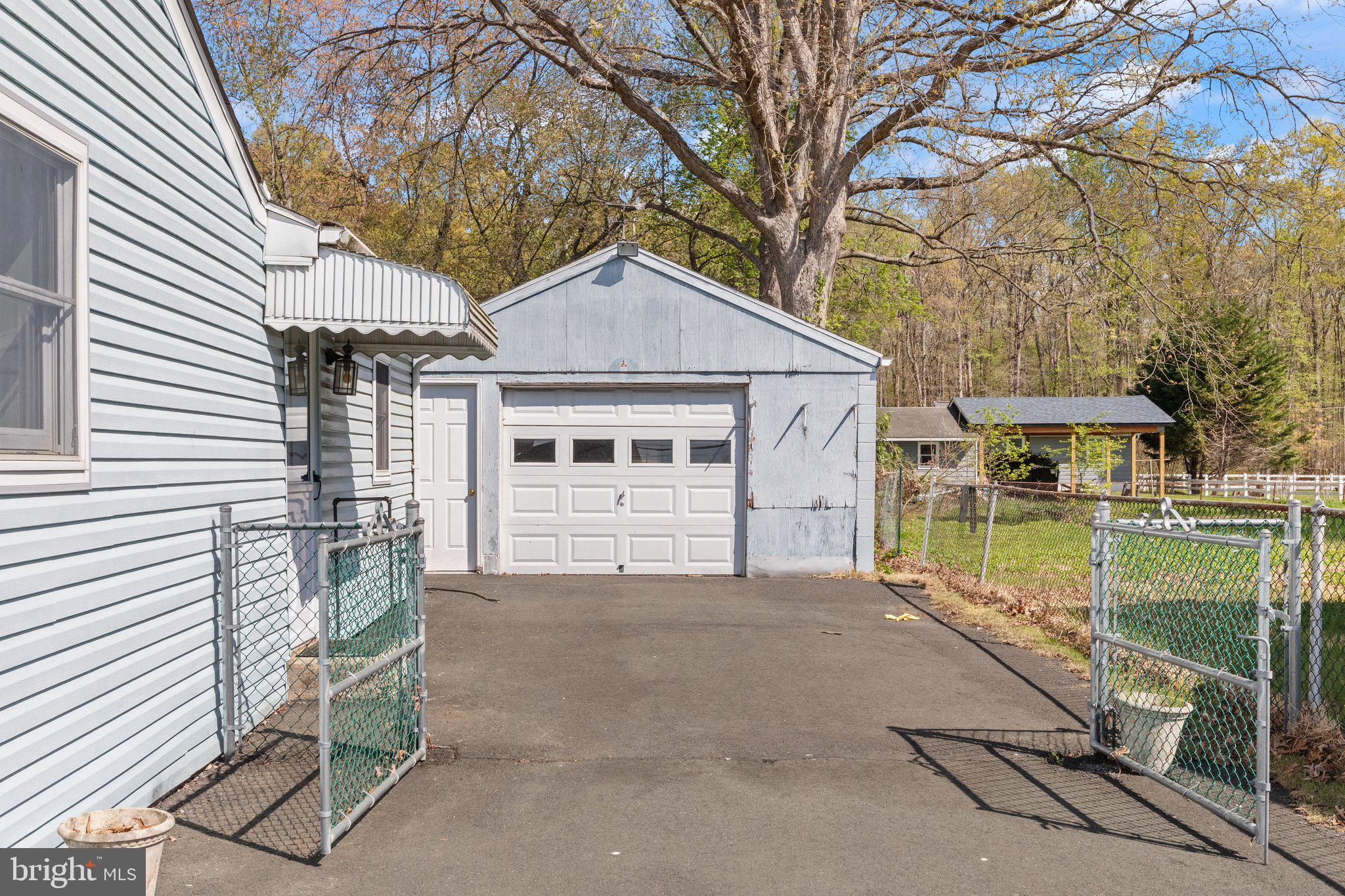 11208 BEACH ROAD